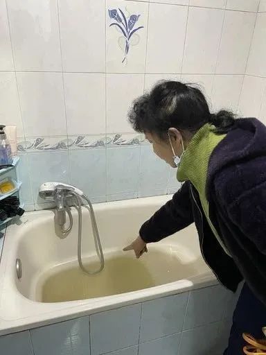DƬ